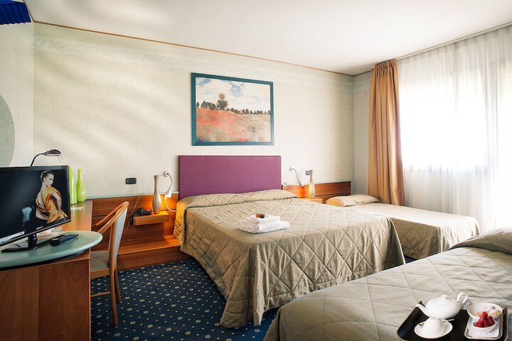 Room 6 of 35