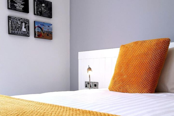 Room 12 of 25