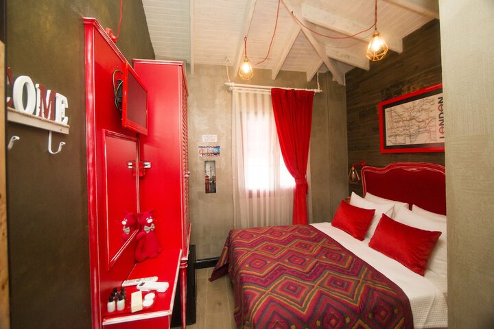 Room 13 of 37