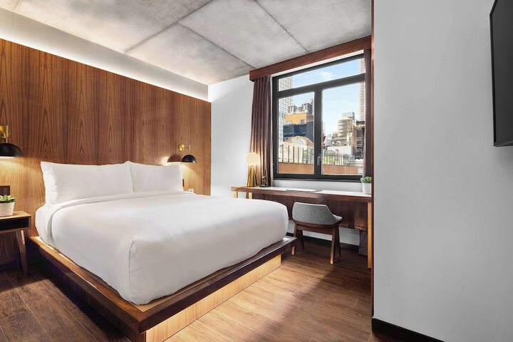 Room 8 of 28