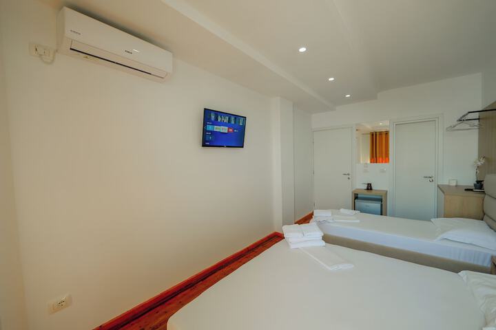Room 37 of 98
