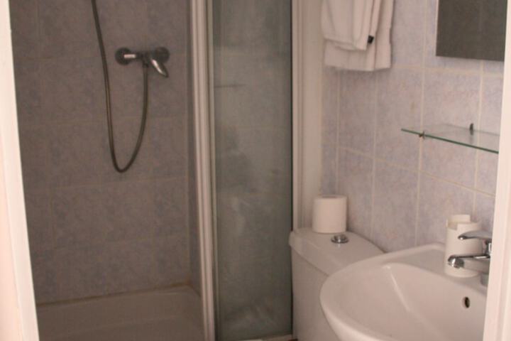 Room 17 of 27