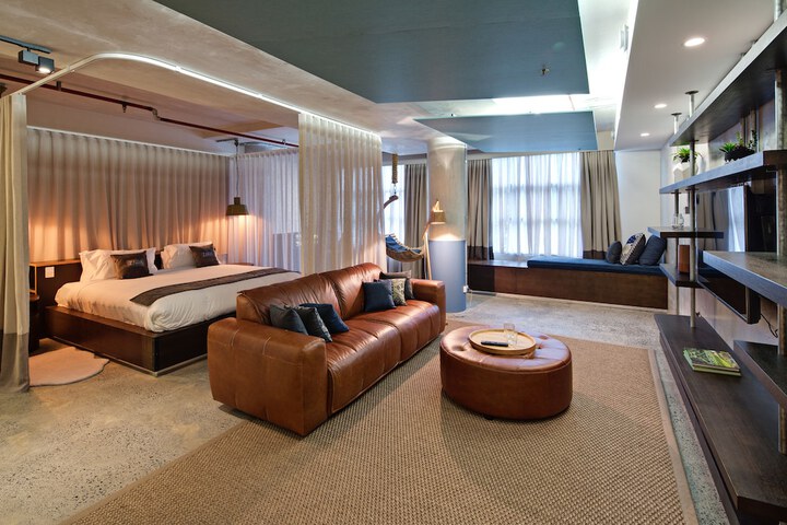 Room 15 of 117