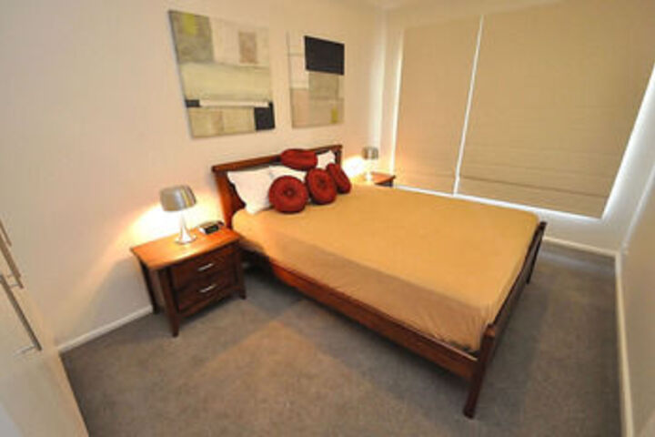 Room 6 of 10