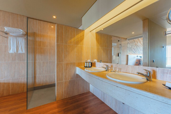Room 45 of 138