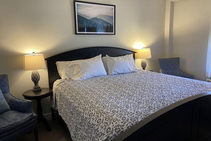 Superior King Bed (2 of 7)