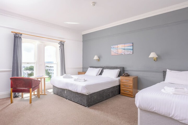 Room 27 of 63