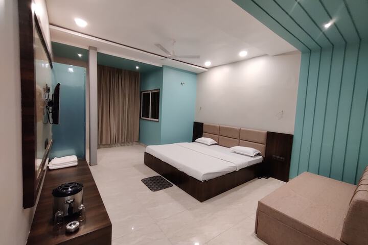 Room 9 of 22