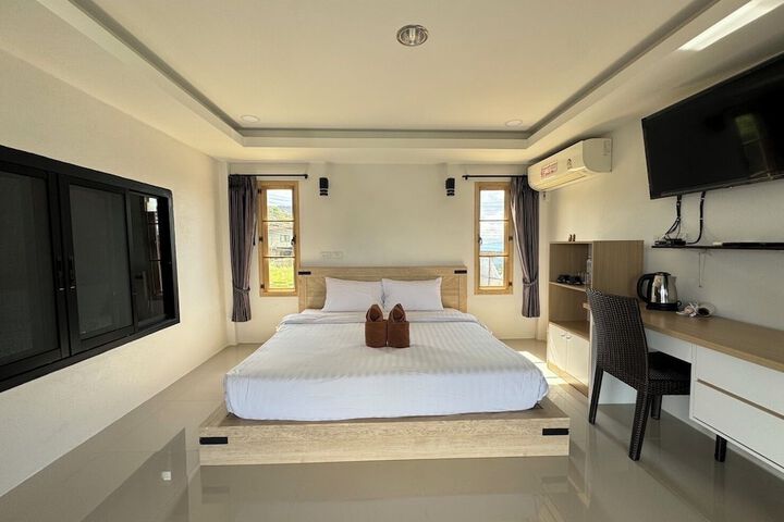 Room 13 of 106