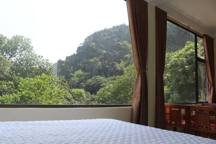 Room 10 of 49