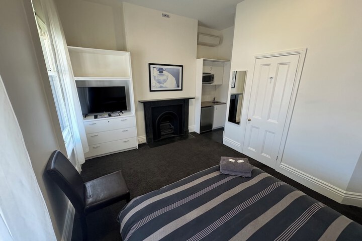 Room 6 of 31