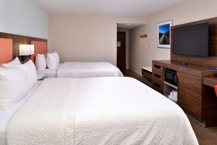 2 Double Beds (8 of 9)