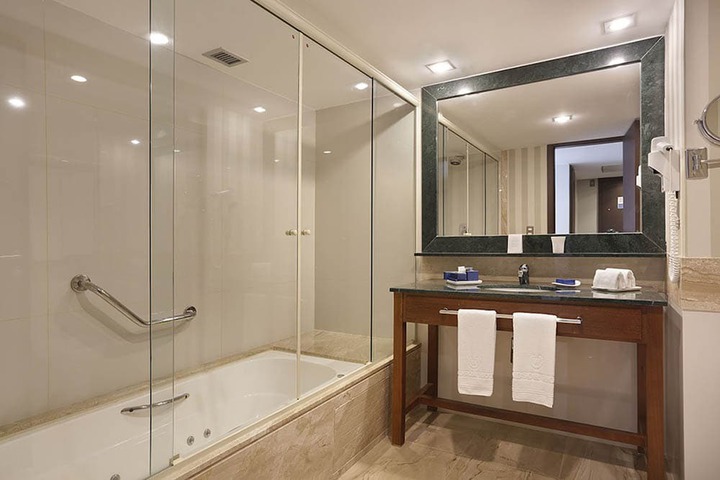 Room 32 of 57