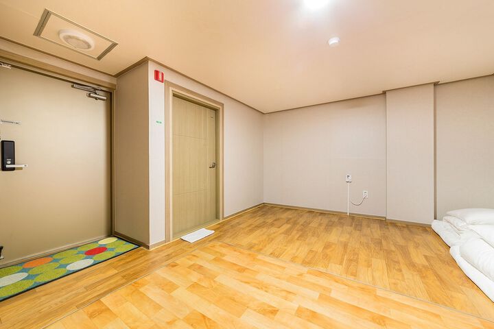 Room 36 of 65