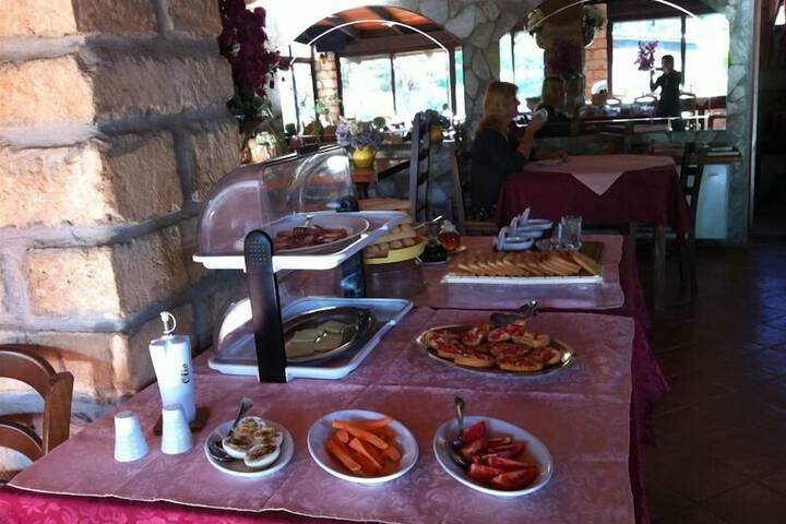 Breakfast area