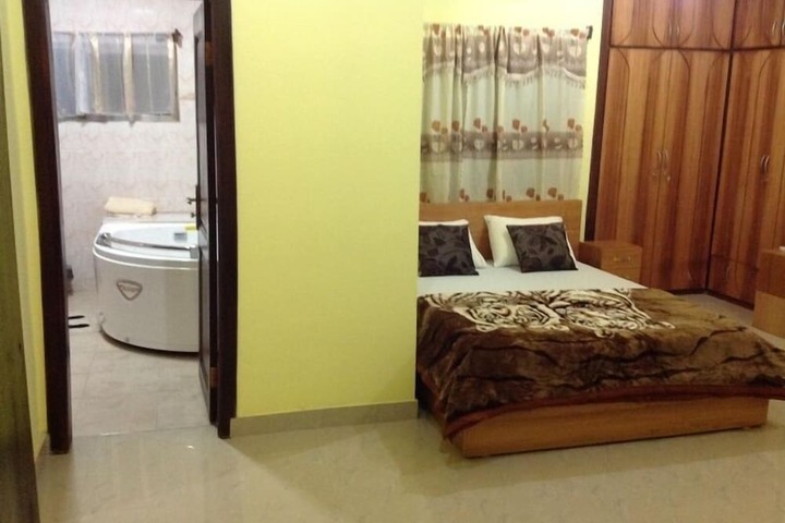 Room 4 of 20
