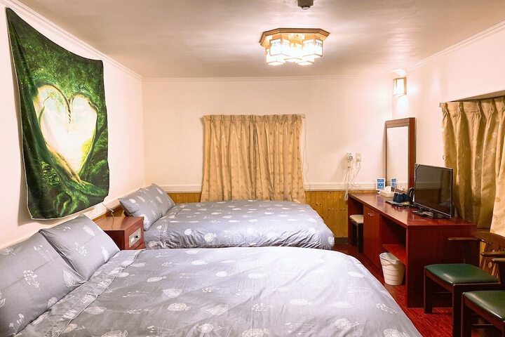 Room 10 of 17