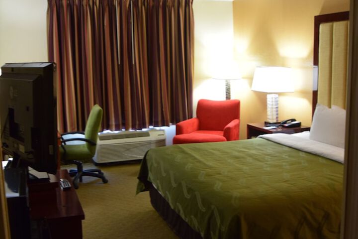 1 King Bed (7 of 21)