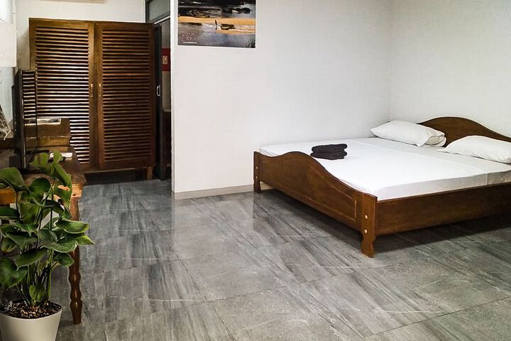 Room 8 of 8