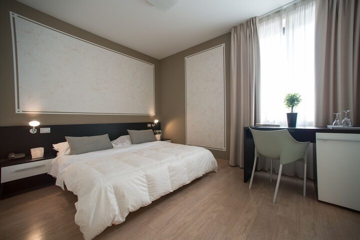 Room 9 of 22
