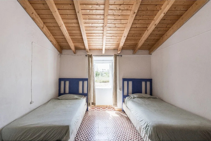 Room 2 of 18