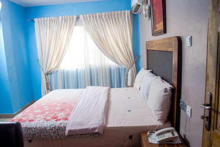 Room 9 of 23