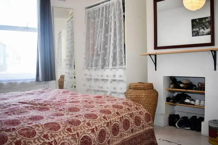 Room 4 of 14