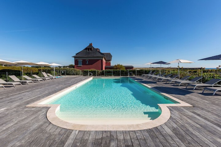 Pool 48 of 76
