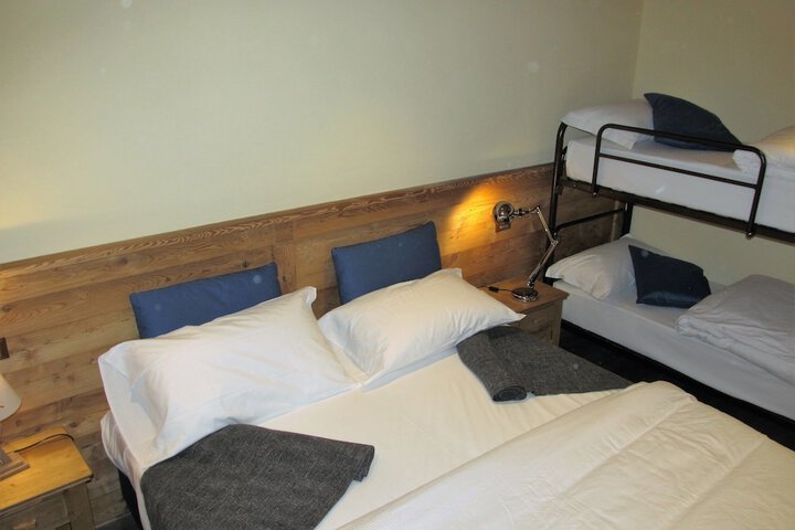 Room 25 of 121