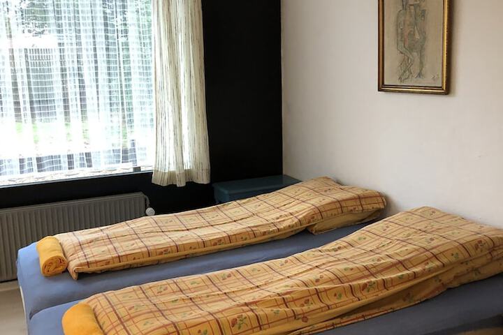 Room 9 of 99