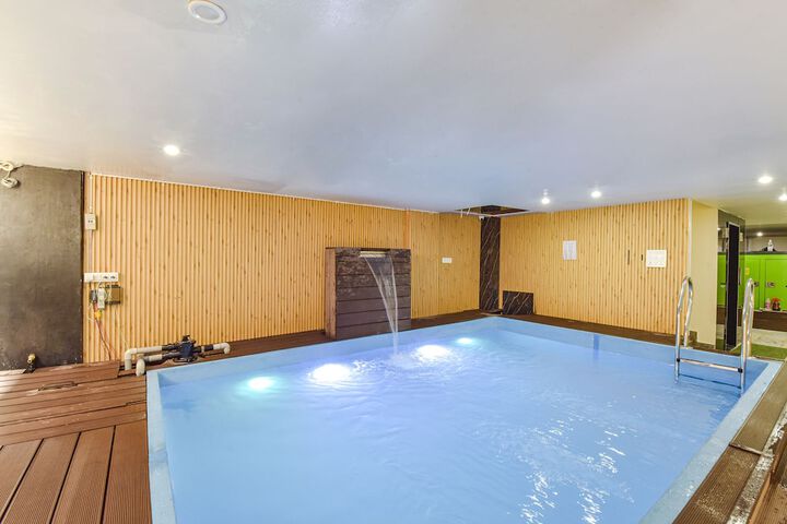 Pool 31 of 37