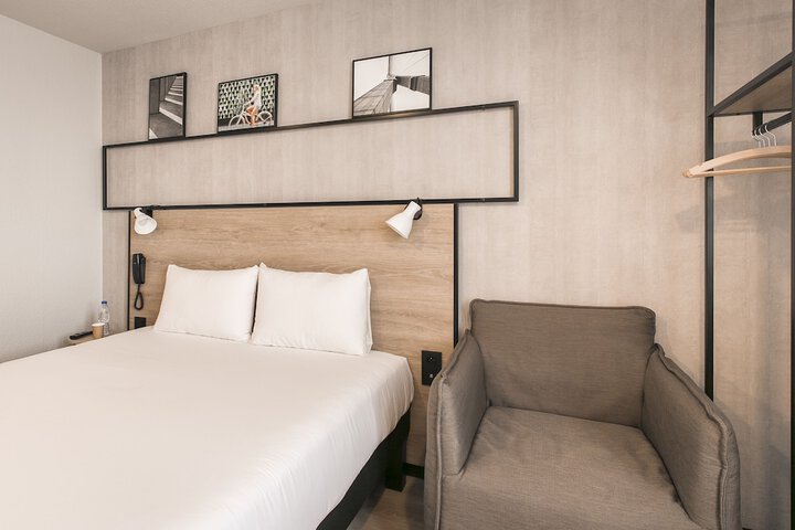 Room 25 of 134