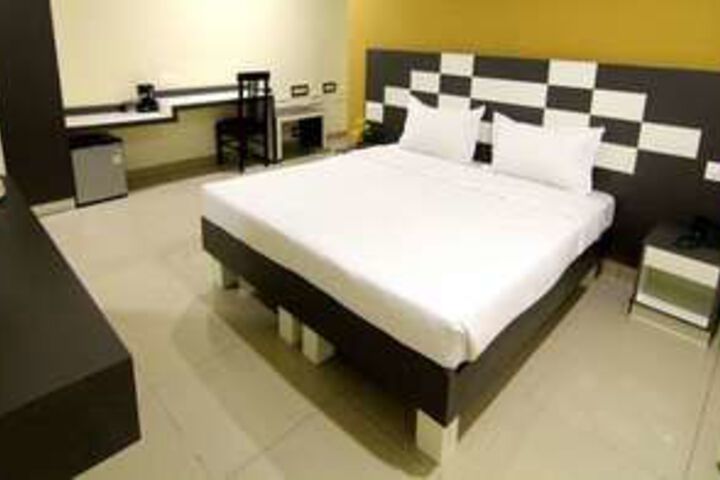 Room 33 of 66