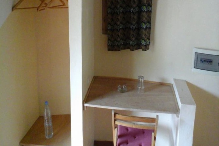 Room 6 of 37