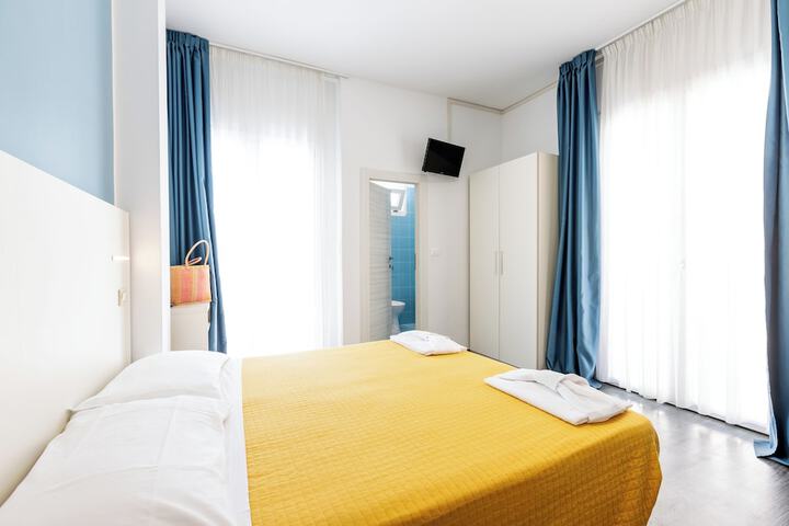 Room 25 of 161