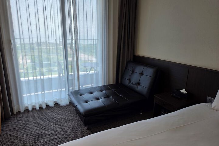 Room 9 of 40