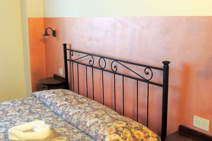 Room 18 of 145