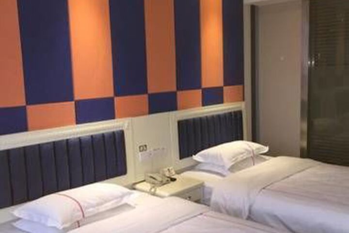 Room 7 of 8