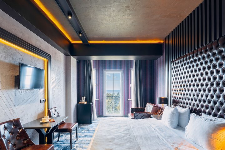 Room 93 of 199