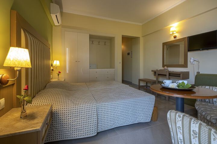 Room 13 of 49