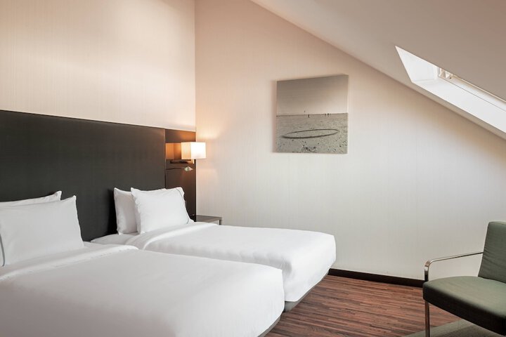 Room 13 of 51