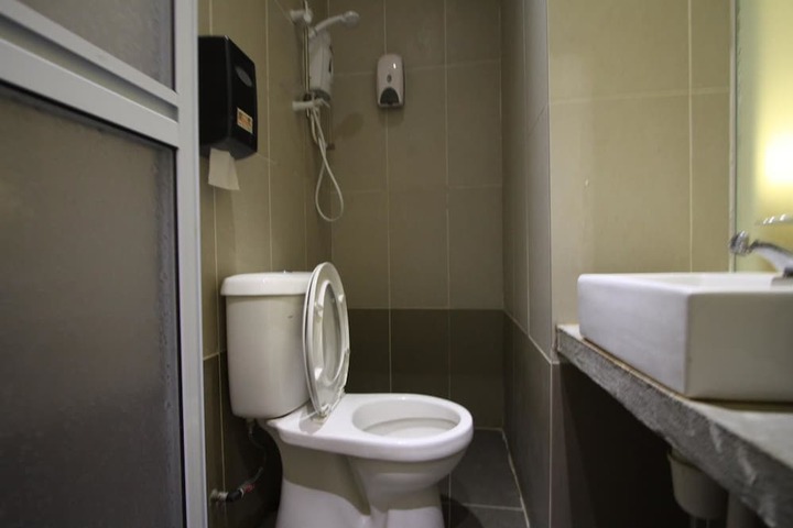 Room 10 of 14