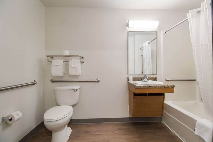 Room 17 of 28