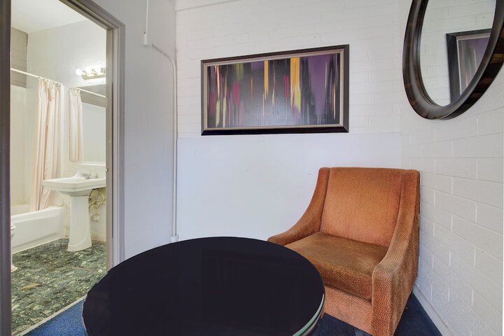 Room 10 of 64