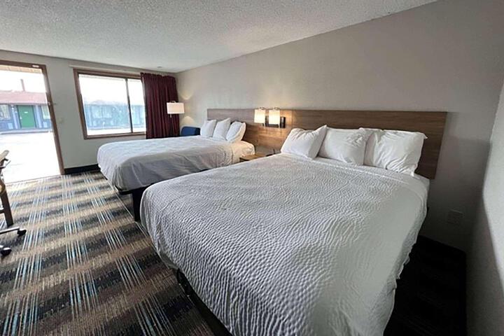 2 Queen Beds (4 of 10)
