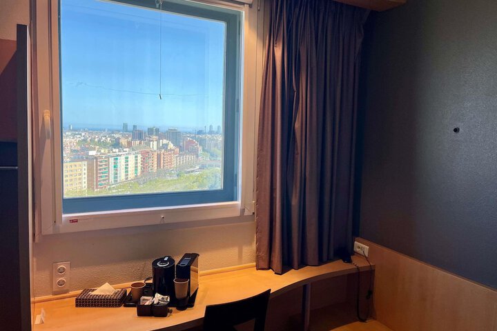 Room 2 of 60