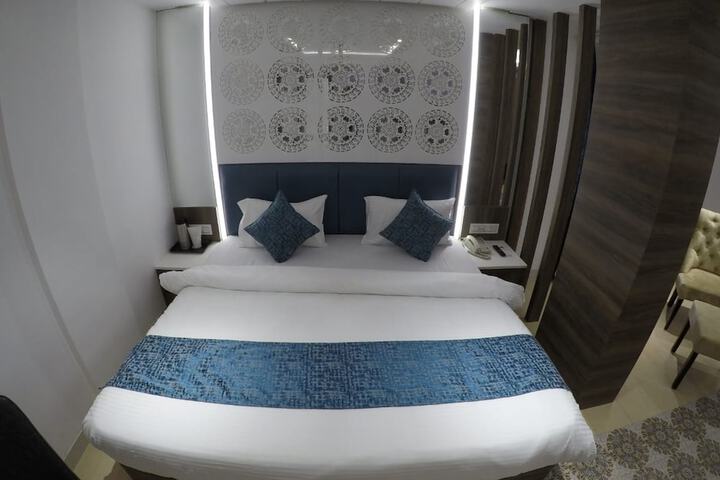Room 6 of 24