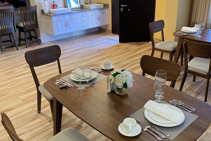 Dining 37 of 64