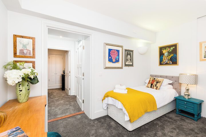 Room 25 of 261