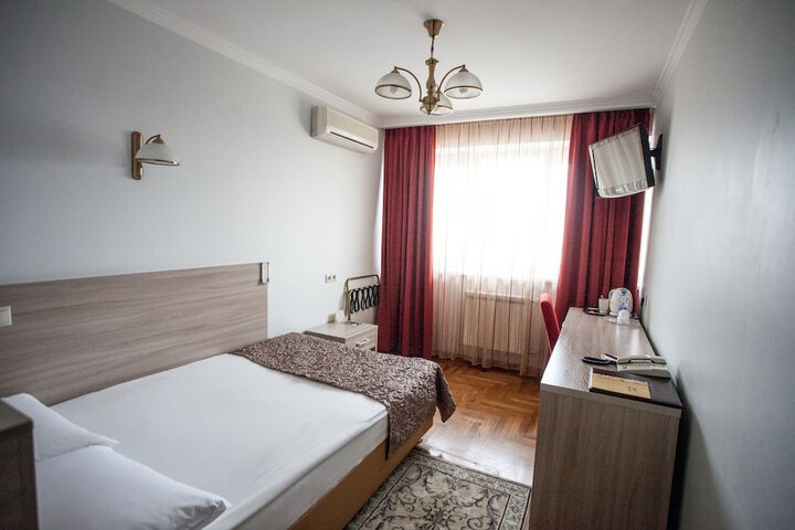 Room 8 of 88